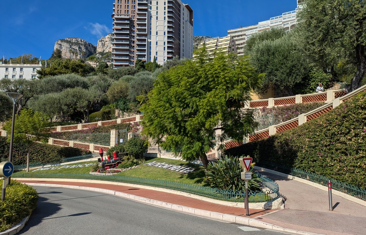 Allées, terrasses et oliviers du Parc Princesse Antoinette en 2025