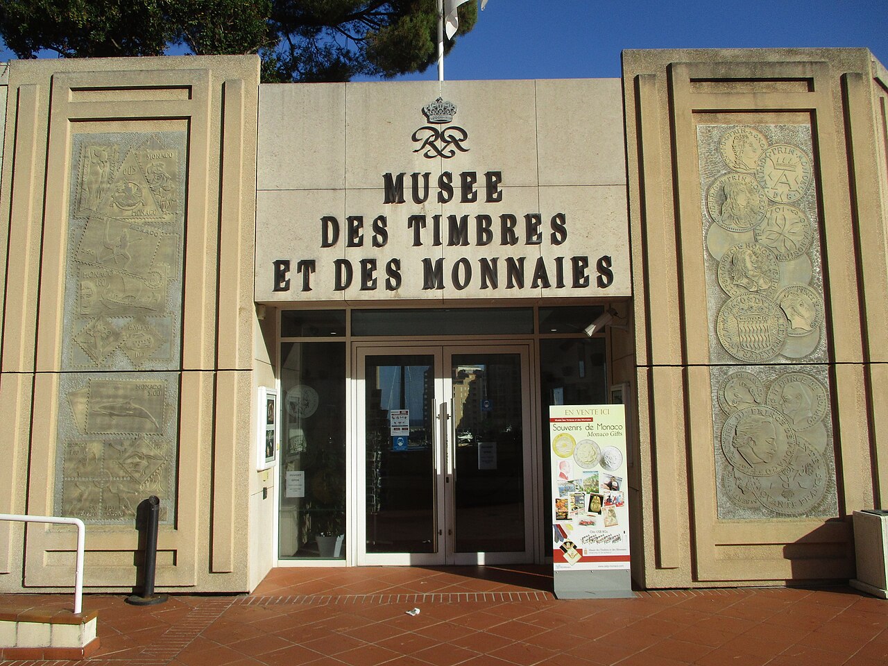 Entrée du Musée des Timbres et des Monnaies à Fontvieille